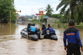 Polda Bengkulu Kerahkan Personil Evakuasi Korban Banjir
