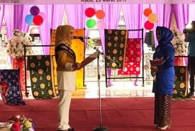 Lili Martiani Maddari  Ridwan Mukti melantik sekaligus mengukuhkan Hj. Isnaeni Dirwan Mahmud sebagai Bunda PAUD Kabupaten Bengkulu Selatan priode 2017-2022