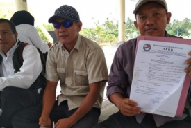 Para honorer K2 Kabupaten Kaur protes