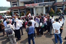 Para honorer K2 mengadu ke DPRD Kaur