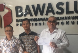 Achmad Tarmizi Gumay melaporkan Mendes PDTT Eko Putro Sandjojo ke Bawaslu