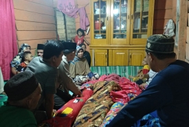 Korban dibawa ke rumah duka sebelum dimakamkan