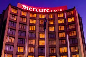 Salah satu bentuk Hotel Mercure (sumber foto : internet)
