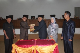 Rapat paripurna dengan agenda pengesahan 3 Raperda Kamis (27/12/18)