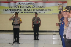 Kapolda Bengkulu Pimpin Sertijab Karoops dan Kabid Keuangan
