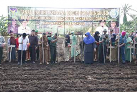 Walikota Ikuti Gerakan Tanam Jagung Hibrida 