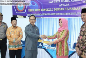 RSUD Kota Bengkulu melakukan penandatanganan perjanjian kerjasama bidang perdata dan tata usaha negara dengan Kejaksaan Negeri Bengkulu di Ruang Aula Firdaus RSUD Kota Bengkulu, Kamis (15/09/2016).