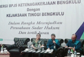 Puluhan perusahaan milik swasta maupun pemerintah, dibina Kejati Bengkulu dan BPJS Ketenagakerjaan Provinsi Bengkulu di Hotel Santika, Selasa (06/12/2016).