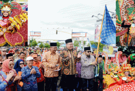 Karnaval Kain Besurek Meriahkan HUT Provinsi Bengkulu