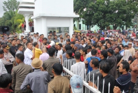 Ratusan Sopir Angkot Bengkulu Demo Tuntut Grab Berhenti Beroperasi