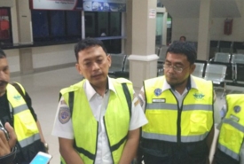Kepala Bandara Fatmawati Soekarno Bengkulu Anies Wardhana saat memberikan keterangan kepada media pasca insiden Lion Air