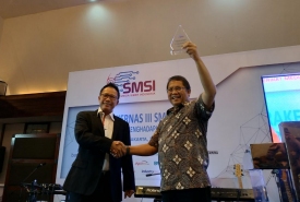 Menteri Komunikasi dan Informatika RI bersama Ketua Umum SMSI Auri Jaya usai membuka Rakernas III SMSI di Hotel Sari Pasifik Jakarta