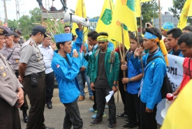 PMII Bengkulu Menggelar Aksi Unjuk Rasa Di Depan Polda Bengkulu