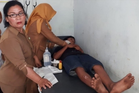 Korban penganiayaan dibawa ke Puskesmas
