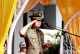 Wakil Gubernur Bengkulu, Dr. Rohidin Mersyah bertindak sebagai inspektur upacara HUT Satpol PP ke-67dan Satlinmas ke-55 menyampaikan pesan Menagri, Tjahjo Kumolo